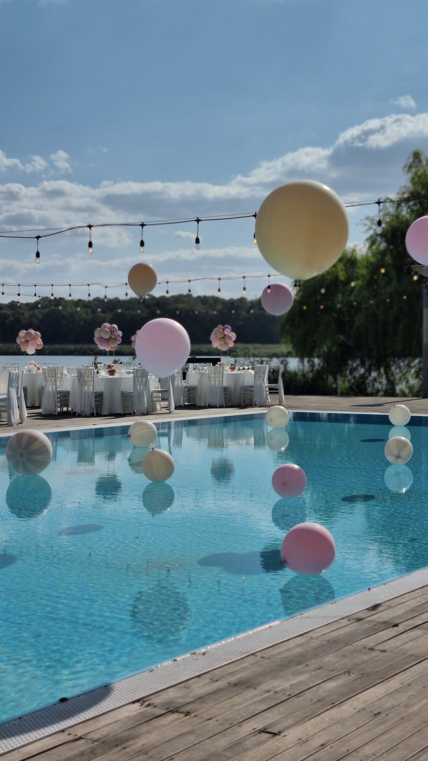 
                  
                    Balloons | Pool decor
                  
                