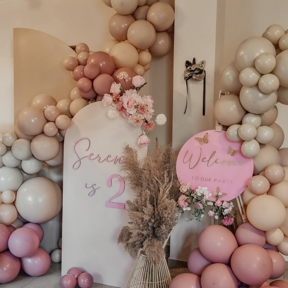 
                  
                    Litere luminoase personalizate pentru decor de nunta, botezuri sau orice alt tip de eveniment
                  
                