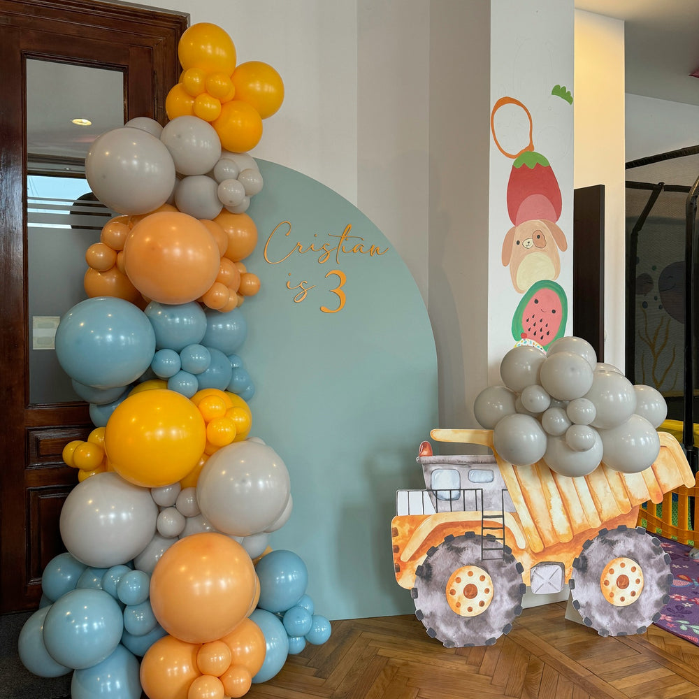 
                  
                    Arcada de baloane personalizata pentru evenimente speciale, perfecta pentru botezuri si petreceri
                  
                