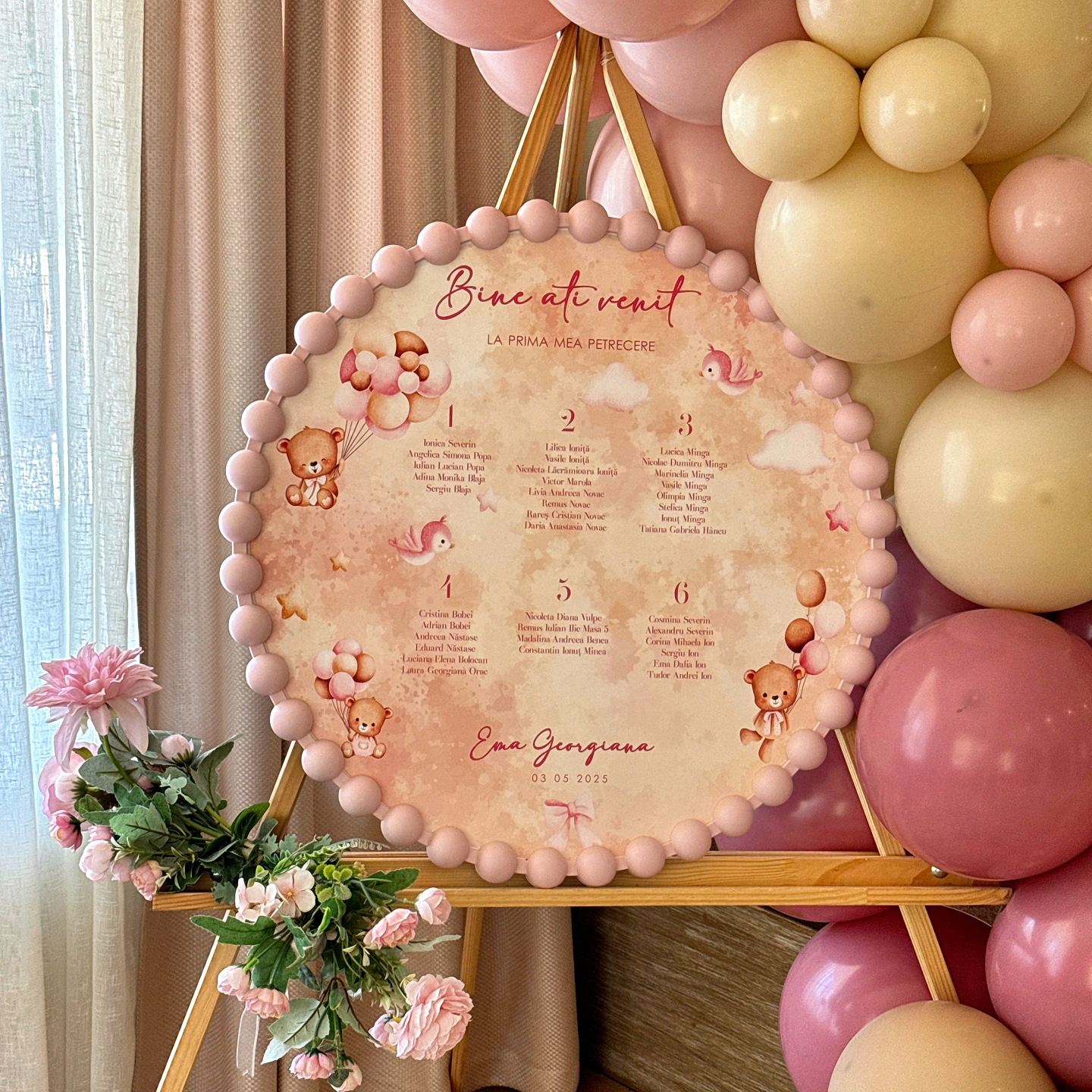 Decor personalizat cu baloane pentru botez sau petrecere, aranjamente de masa si arcada de baloane