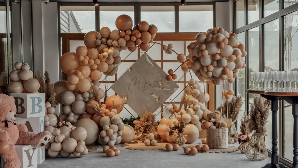 
                  
                    Palloncini | Tabellone con arco organico e nome
                  
                
