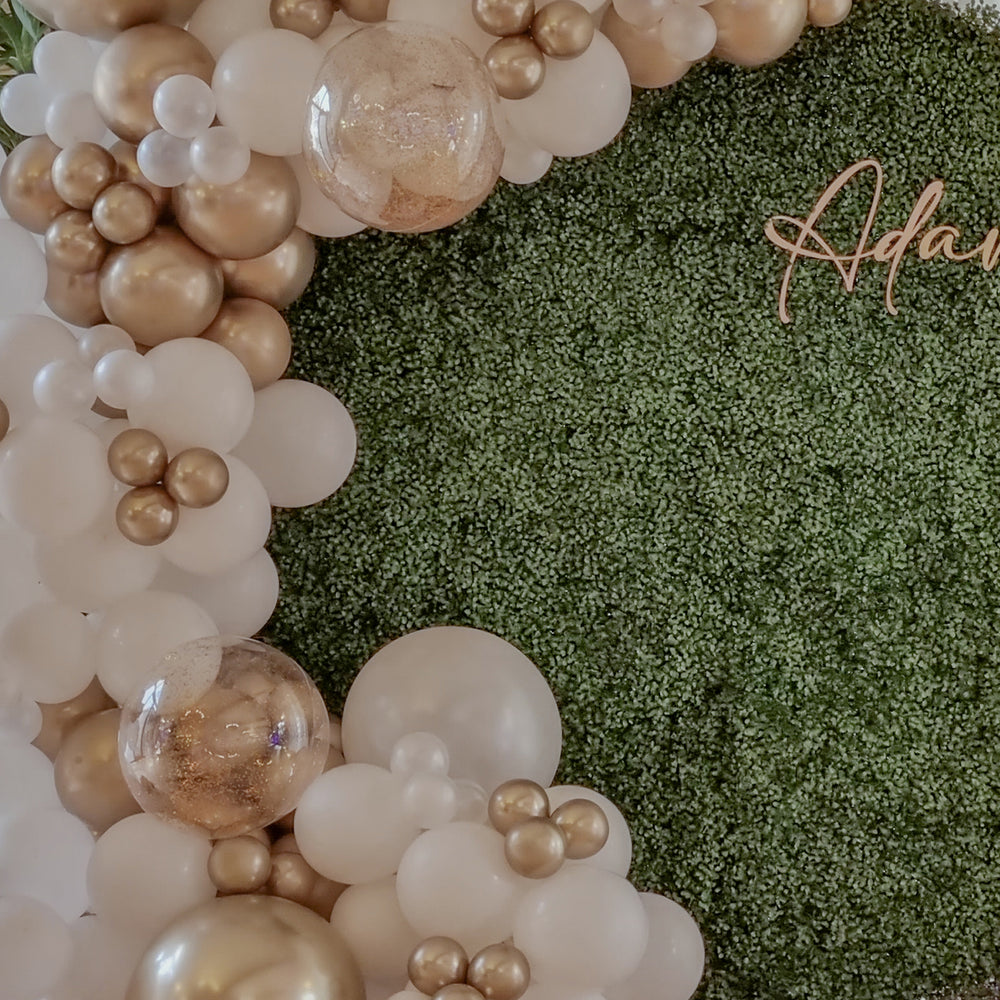 
                      
                        Balloons | Board with organic arch and name
                      
                    