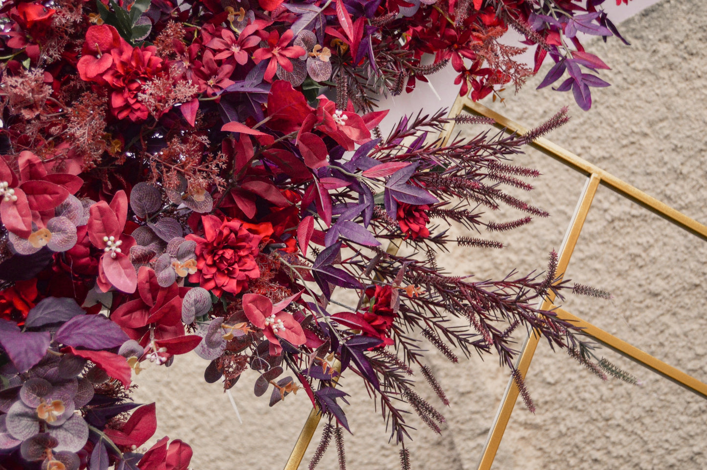 
                  
                    Fiori di seta | archi floreali | fiori rossi
                  
                